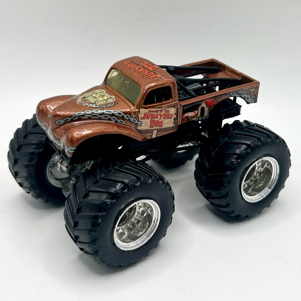 JunkYard Dog Hot Wheels Monster Jam Diecast Truck 1:64 Scale Loose